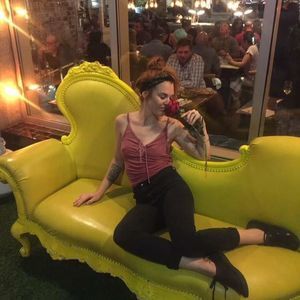 Meet your Posher, Caitlin